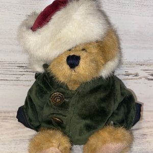 Boyd’s Collection bear in Winter outfit